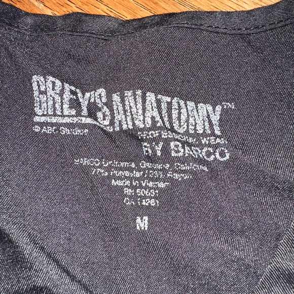Grey’s Anatomy Scrub Top - Picture 2 of 3